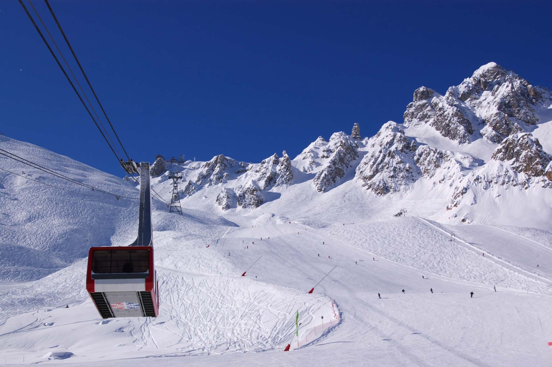 Courchevel Ski Resort With Purple Ski - Find Out More 